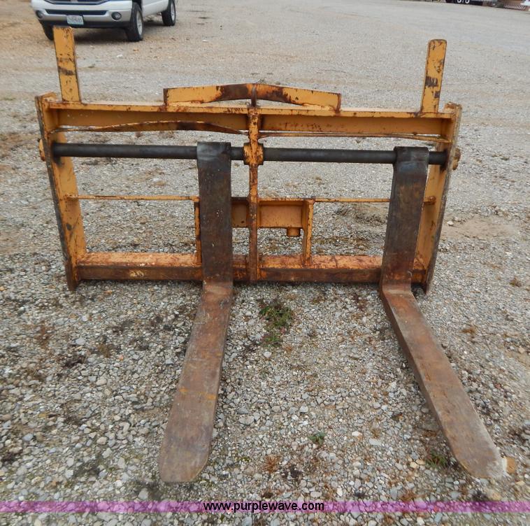 image for item H3921 1998 Case 621B loader