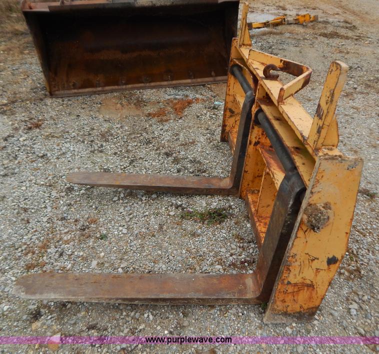 image for item H3921 1998 Case 621B loader