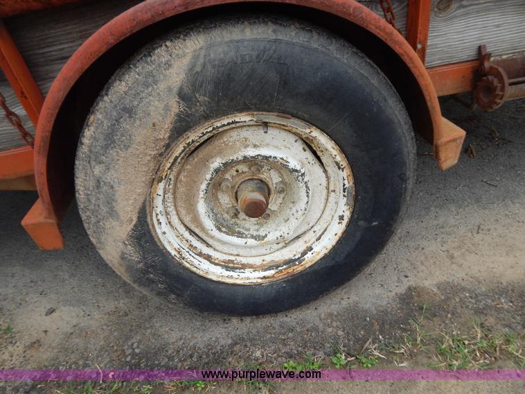 image for item H3949 1990 single axle tilt deck trailer