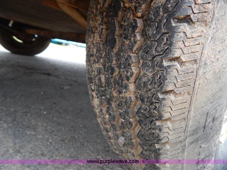 image for item H3949 1990 single axle tilt deck trailer