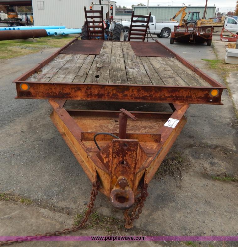 image for item H3954 1979 20' equipment trailer