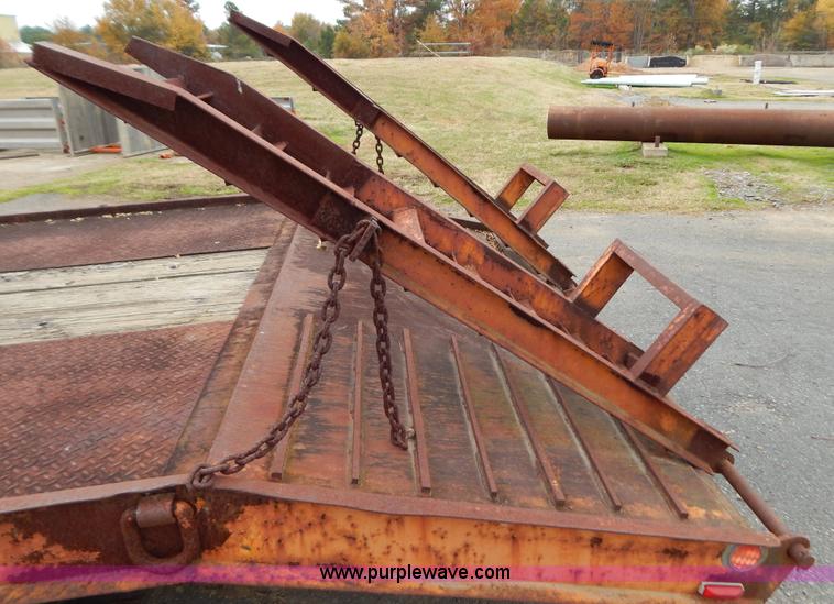 image for item H3954 1979 20' equipment trailer