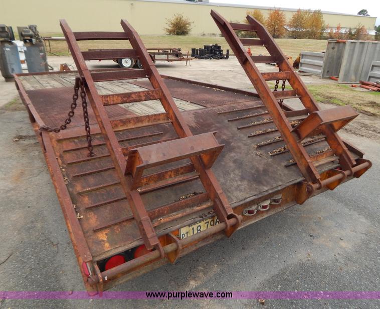 image for item H3954 1979 20' equipment trailer