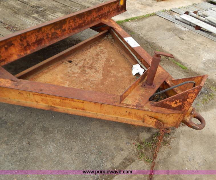image for item H3954 1979 20' equipment trailer