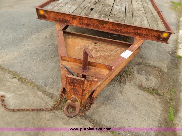 image for item H3954 1979 20' equipment trailer