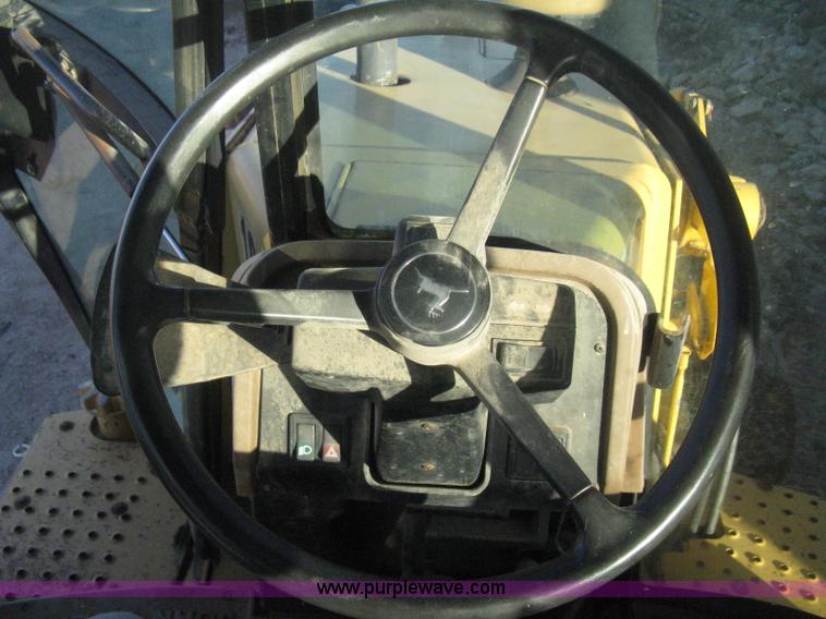 image for item H4252 1996 John Deere 310D backhoe