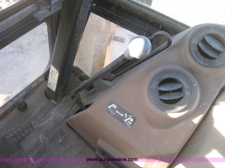 image for item H4252 1996 John Deere 310D backhoe