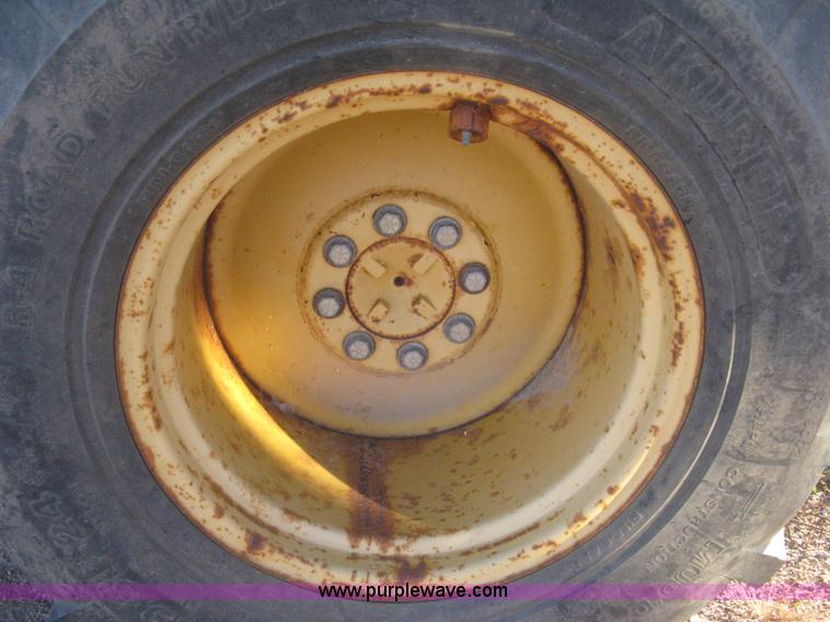 image for item H4252 1996 John Deere 310D backhoe