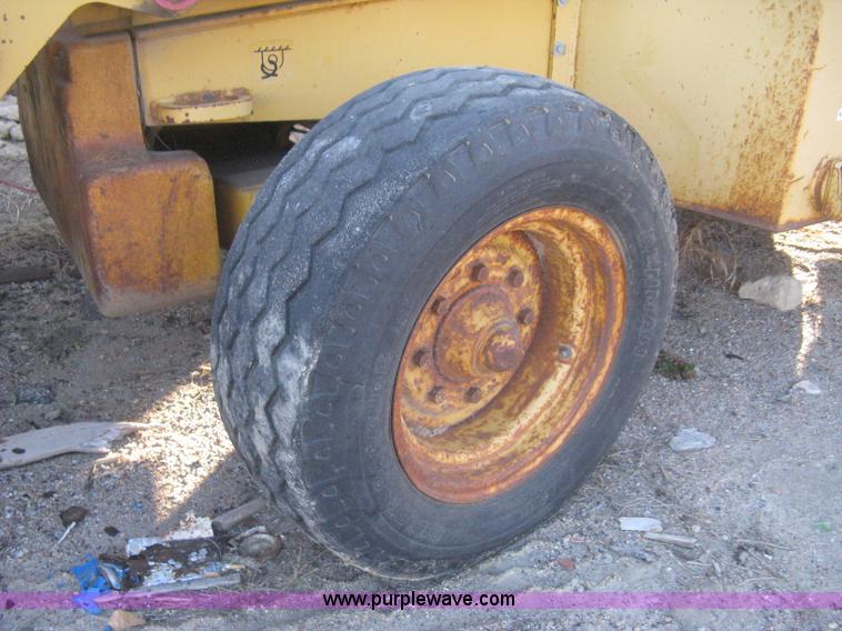 image for item H4252 1996 John Deere 310D backhoe