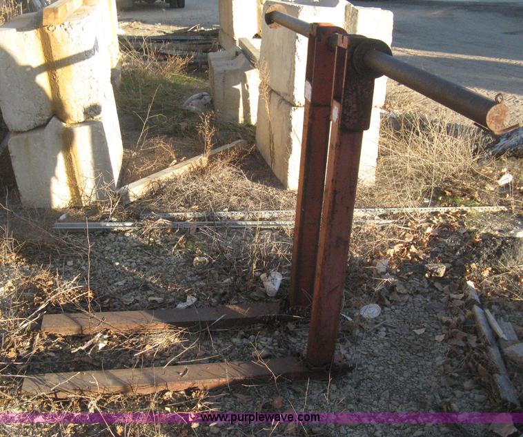 image for item H4252 1996 John Deere 310D backhoe