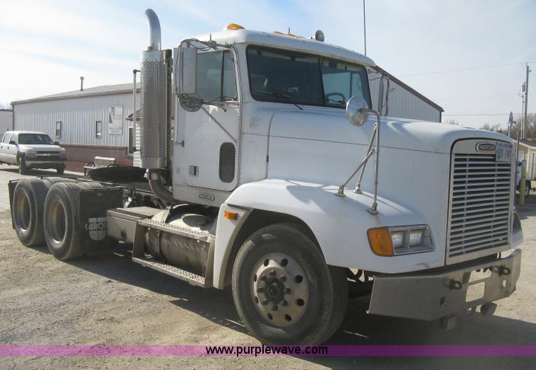 image for item H4273 1997 Freightliner FLD semi truck
