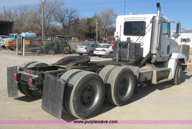 image for item H4273 1997 Freightliner FLD semi truck