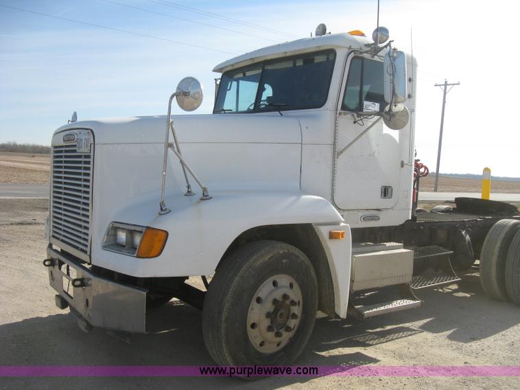 image for item H4273 1997 Freightliner FLD semi truck