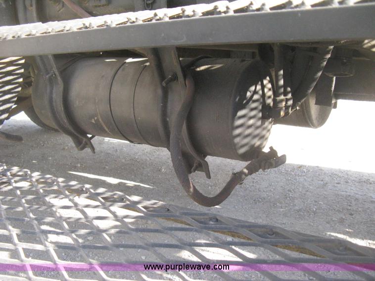 image for item H4273 1997 Freightliner FLD semi truck