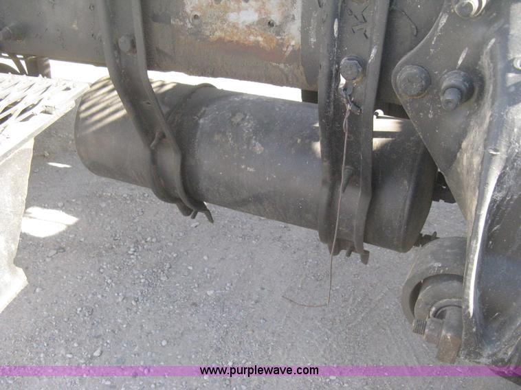 image for item H4273 1997 Freightliner FLD semi truck