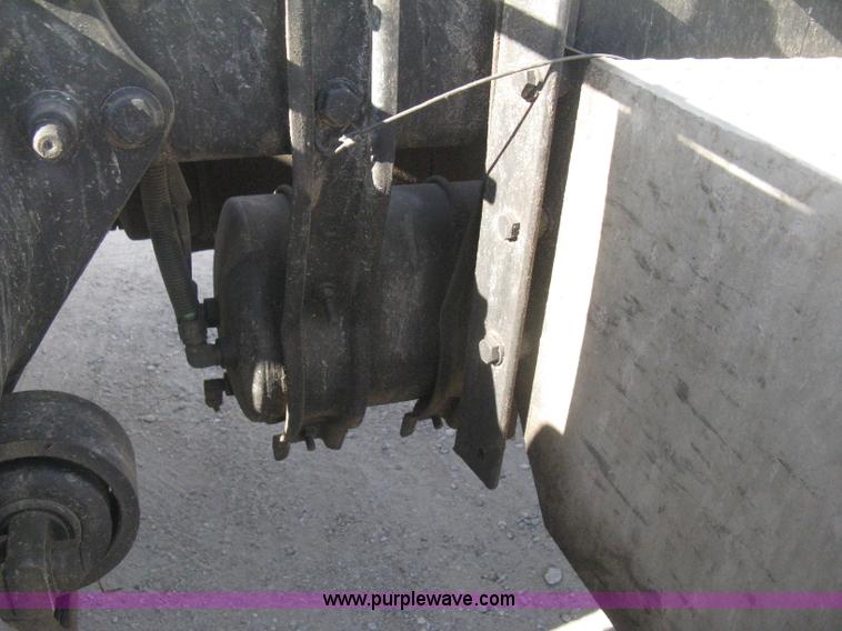 image for item H4273 1997 Freightliner FLD semi truck