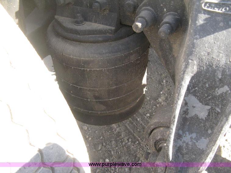 image for item H4273 1997 Freightliner FLD semi truck