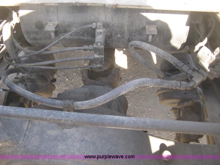 image for item H4273 1997 Freightliner FLD semi truck