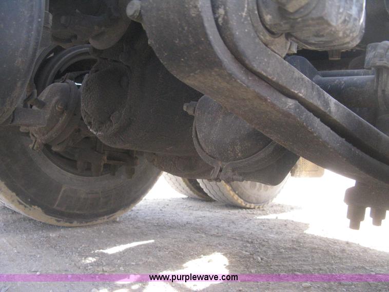 image for item H4273 1997 Freightliner FLD semi truck