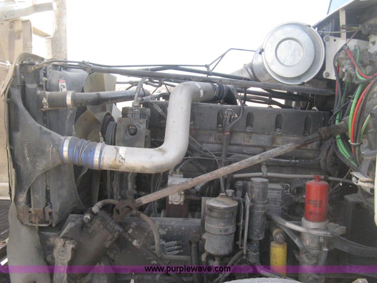 image for item H4273 1997 Freightliner FLD semi truck