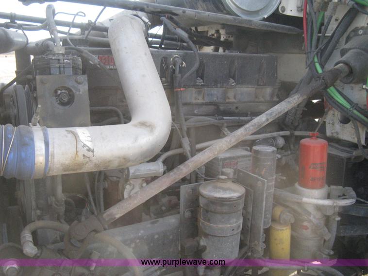 image for item H4273 1997 Freightliner FLD semi truck