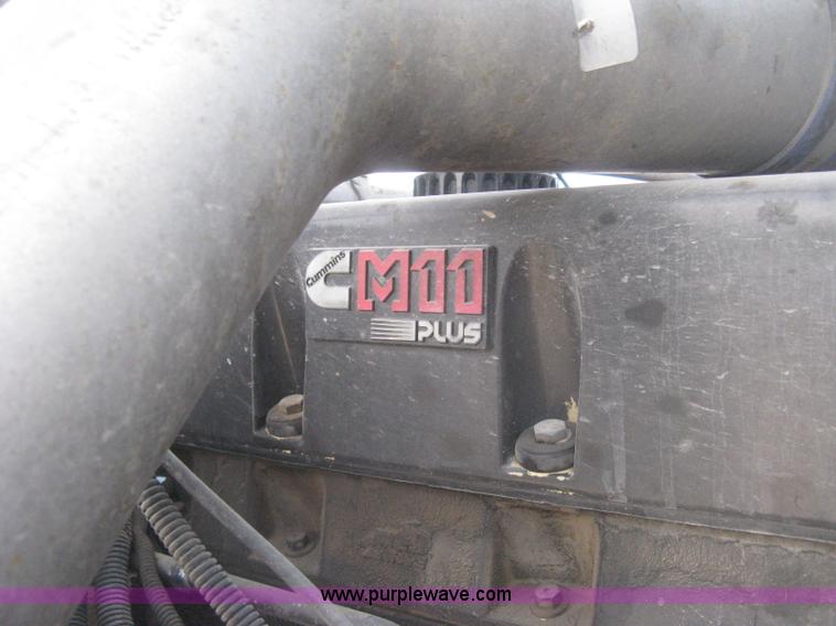 image for item H4273 1997 Freightliner FLD semi truck