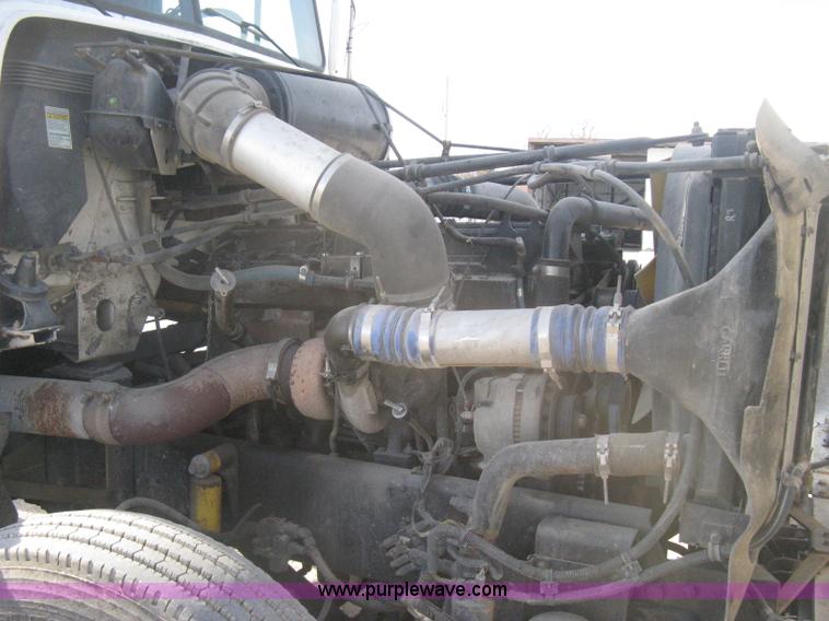 image for item H4273 1997 Freightliner FLD semi truck