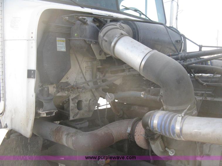 image for item H4273 1997 Freightliner FLD semi truck