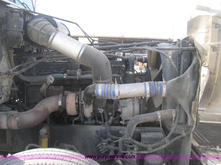 image for item H4273 1997 Freightliner FLD semi truck