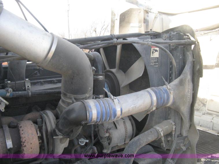 image for item H4273 1997 Freightliner FLD semi truck