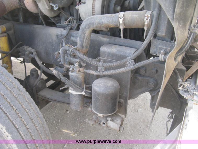 image for item H4273 1997 Freightliner FLD semi truck