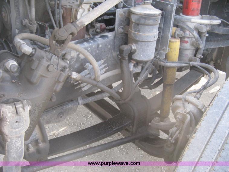 image for item H4273 1997 Freightliner FLD semi truck