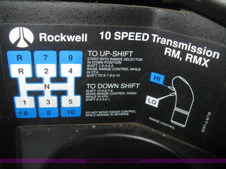image for item H4273 1997 Freightliner FLD semi truck
