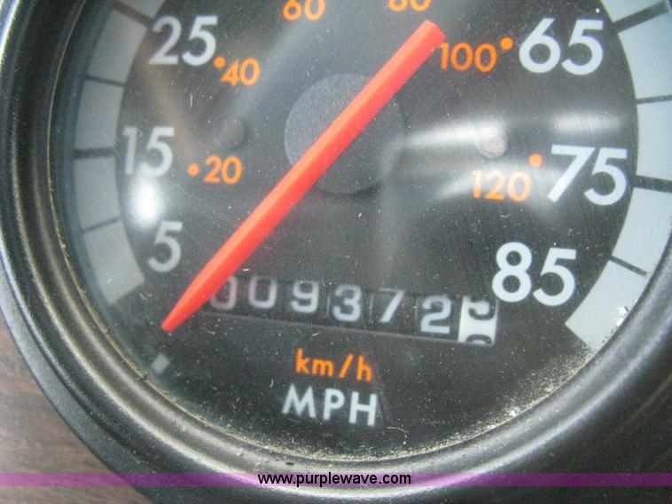 image for item H4273 1997 Freightliner FLD semi truck