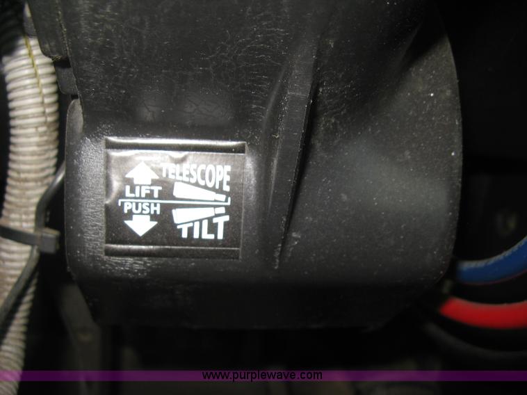 image for item H4273 1997 Freightliner FLD semi truck