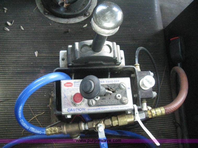 image for item H4273 1997 Freightliner FLD semi truck