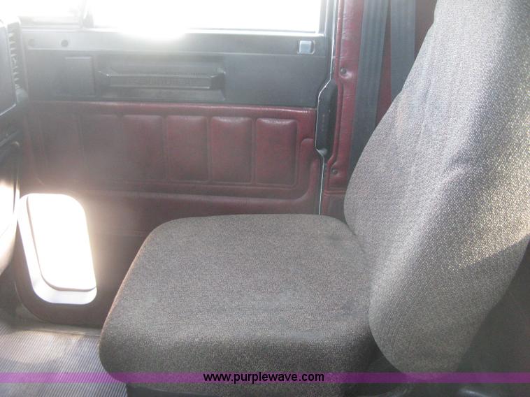 image for item H4273 1997 Freightliner FLD semi truck