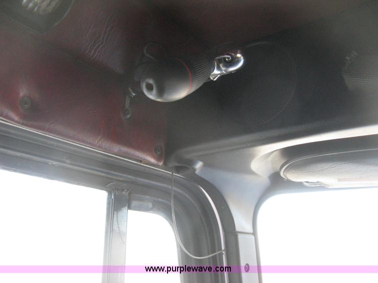 image for item H4273 1997 Freightliner FLD semi truck