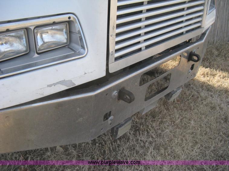 image for item H4273 1997 Freightliner FLD semi truck