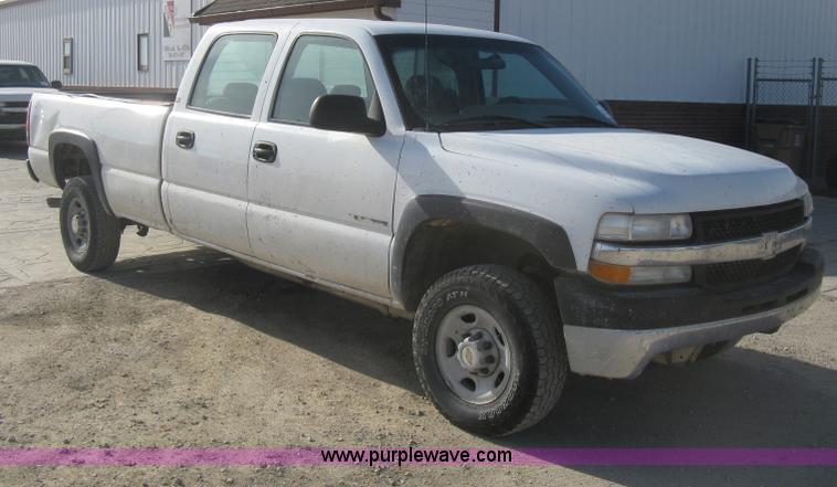 image for item H4274 2001 Chevrolet Silverado 2500HD Crew Cab pickup truck