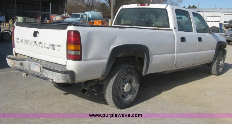 image for item H4274 2001 Chevrolet Silverado 2500HD Crew Cab pickup truck