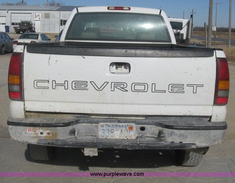 image for item H4274 2001 Chevrolet Silverado 2500HD Crew Cab pickup truck