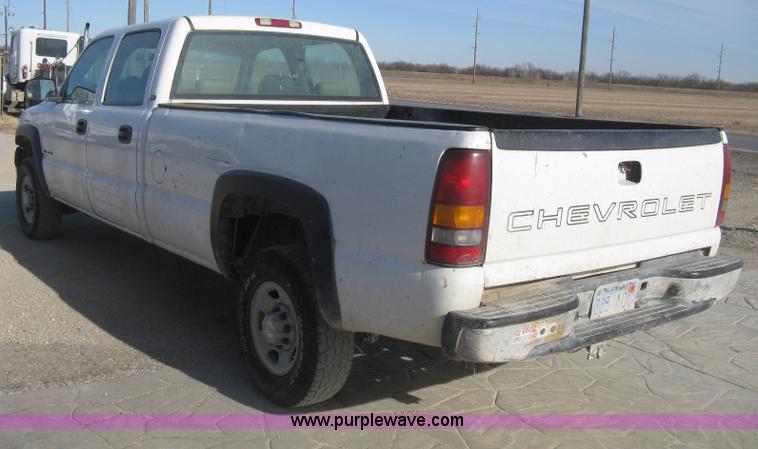 image for item H4274 2001 Chevrolet Silverado 2500HD Crew Cab pickup truck