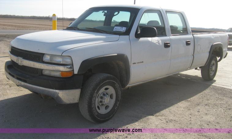 image for item H4274 2001 Chevrolet Silverado 2500HD Crew Cab pickup truck