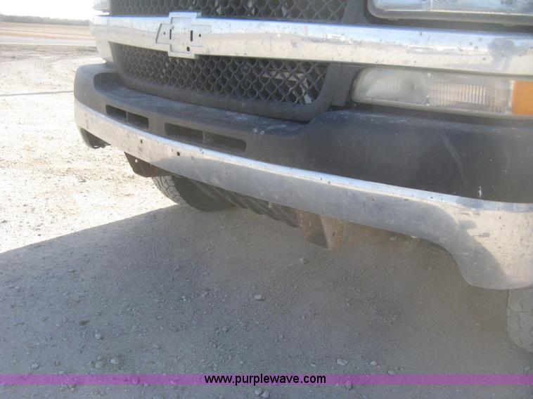 image for item H4274 2001 Chevrolet Silverado 2500HD Crew Cab pickup truck