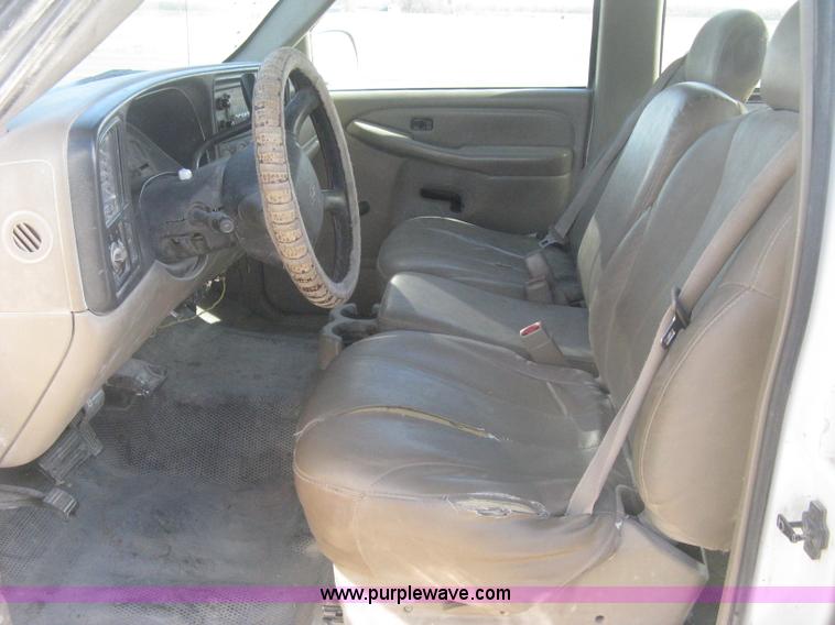 image for item H4274 2001 Chevrolet Silverado 2500HD Crew Cab pickup truck