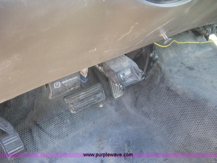 image for item H4274 2001 Chevrolet Silverado 2500HD Crew Cab pickup truck