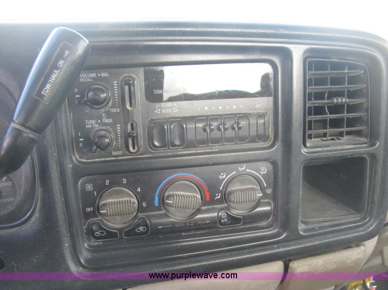 image for item H4274 2001 Chevrolet Silverado 2500HD Crew Cab pickup truck