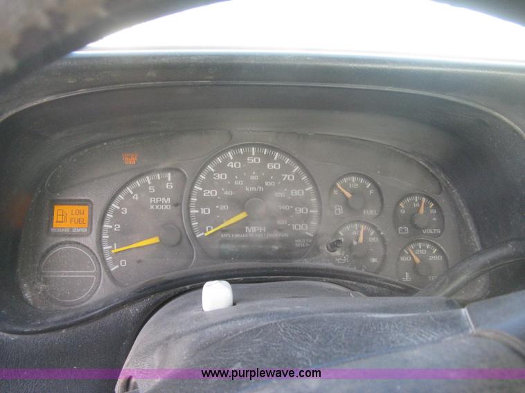 image for item H4274 2001 Chevrolet Silverado 2500HD Crew Cab pickup truck