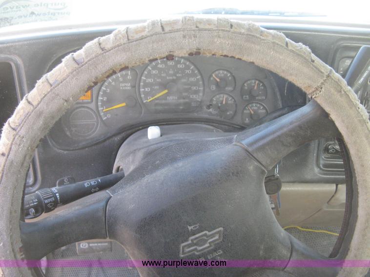 image for item H4274 2001 Chevrolet Silverado 2500HD Crew Cab pickup truck